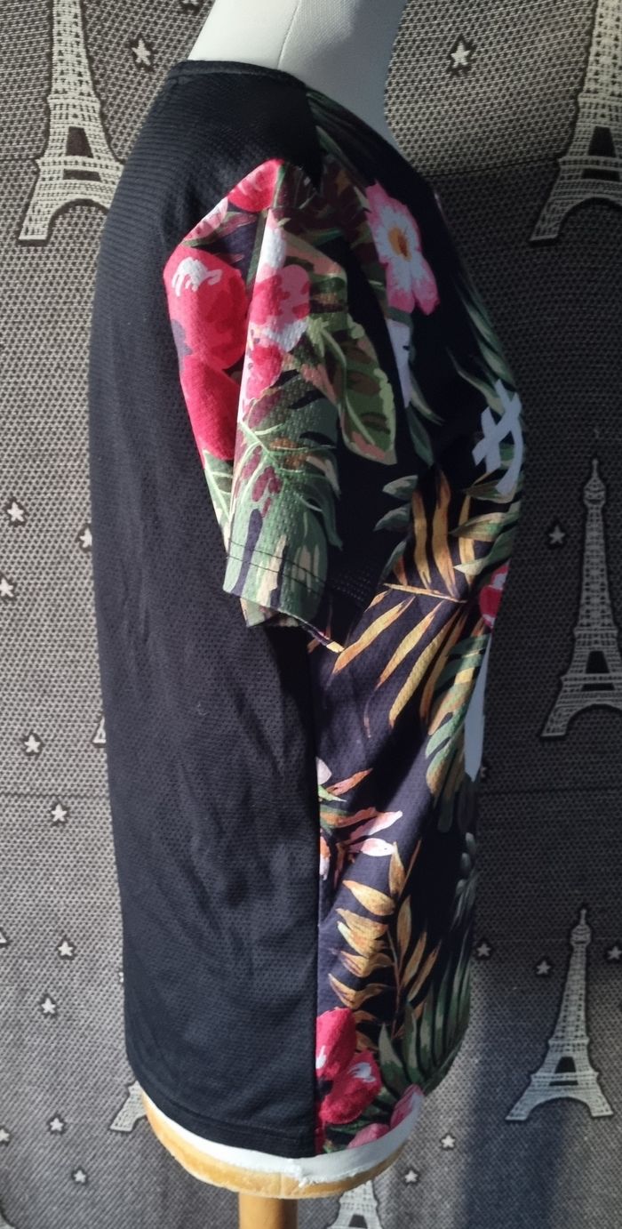 T-shirt imprimé fleurs 🌸 taille M mixte - photo numéro 3