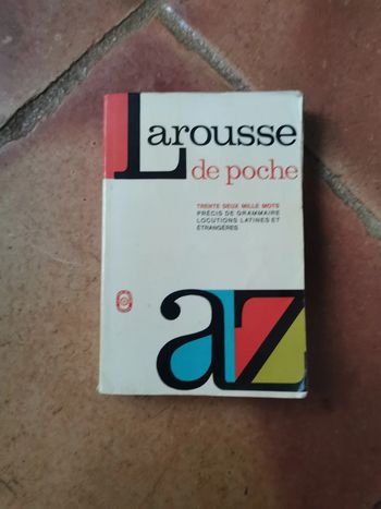 Larousse de poche. Trente deux mille mots, Précis de grammaire, Locutions Latines et étrangères.