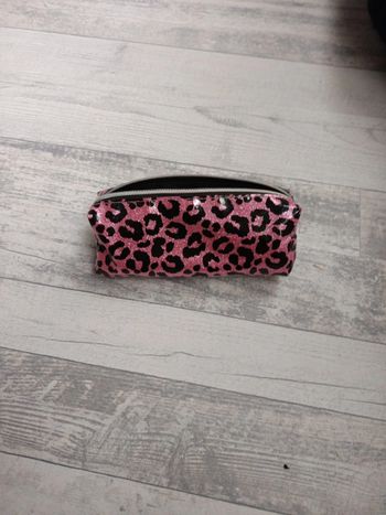 Trousse léopard rose paillettes