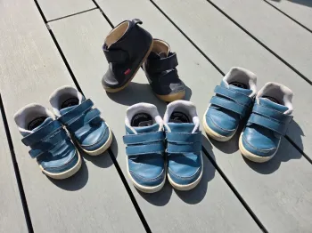 Lot 4 paires de chaussures souples 24 au 27