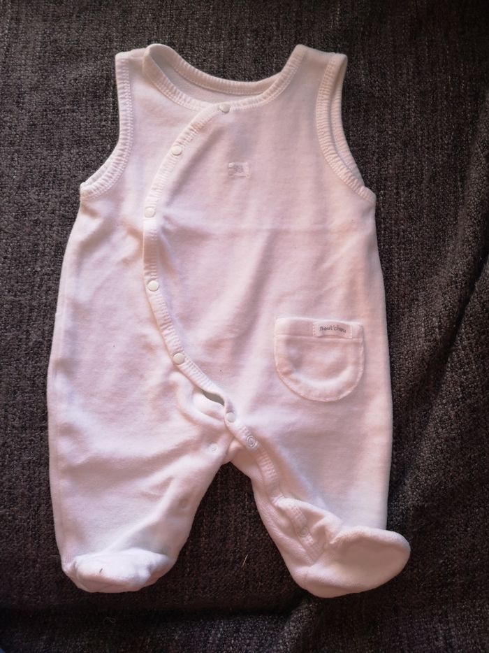 2 Pyjamas sans manches en velours taille 50cm.