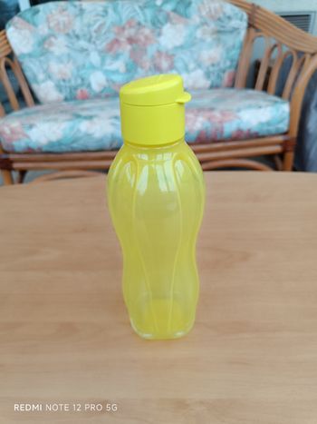 Gourde Tupperware jaune neuf