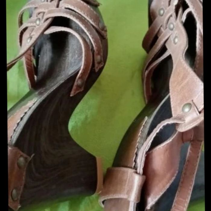 🖤 CHAUSSURES A LANIERES MARRON 👠 POINTURE 40. IDEAL. - photo numéro 3