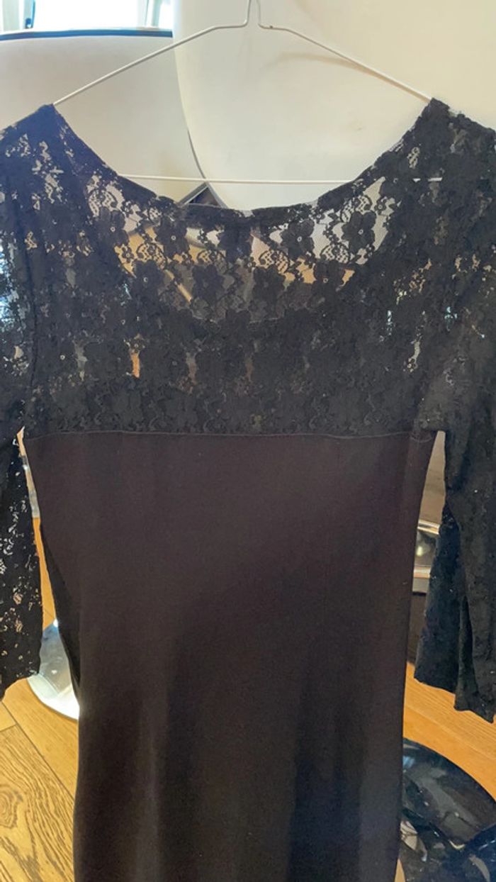 Robe noire avec dentelle - photo numéro 3