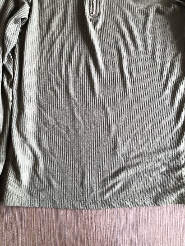 tee shirt kaki avec fermeture devant XS 14 ans - photo numéro 3