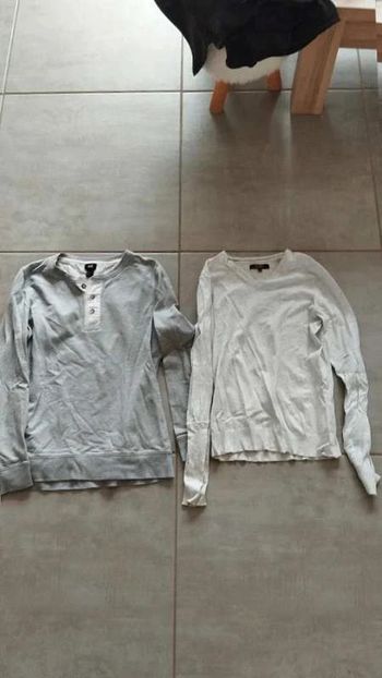 Lot  de 2  pulls  sweats  gris taille  M  pour homme  en  parfait état