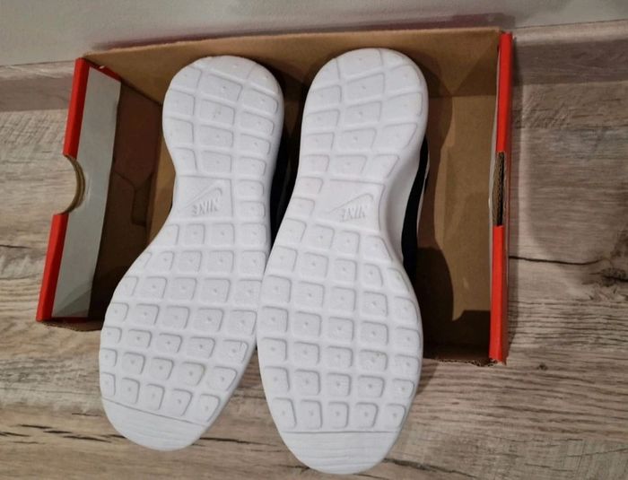 Basket Nike Roshe 37,5 Neuve - photo numéro 4