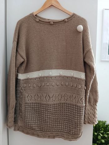 Pull marron beige blanc ,a pompons et ajouré taille 42