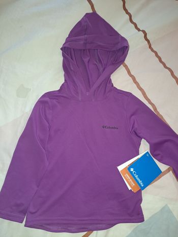 Pull a capuche columbia taille 2 ans neuf