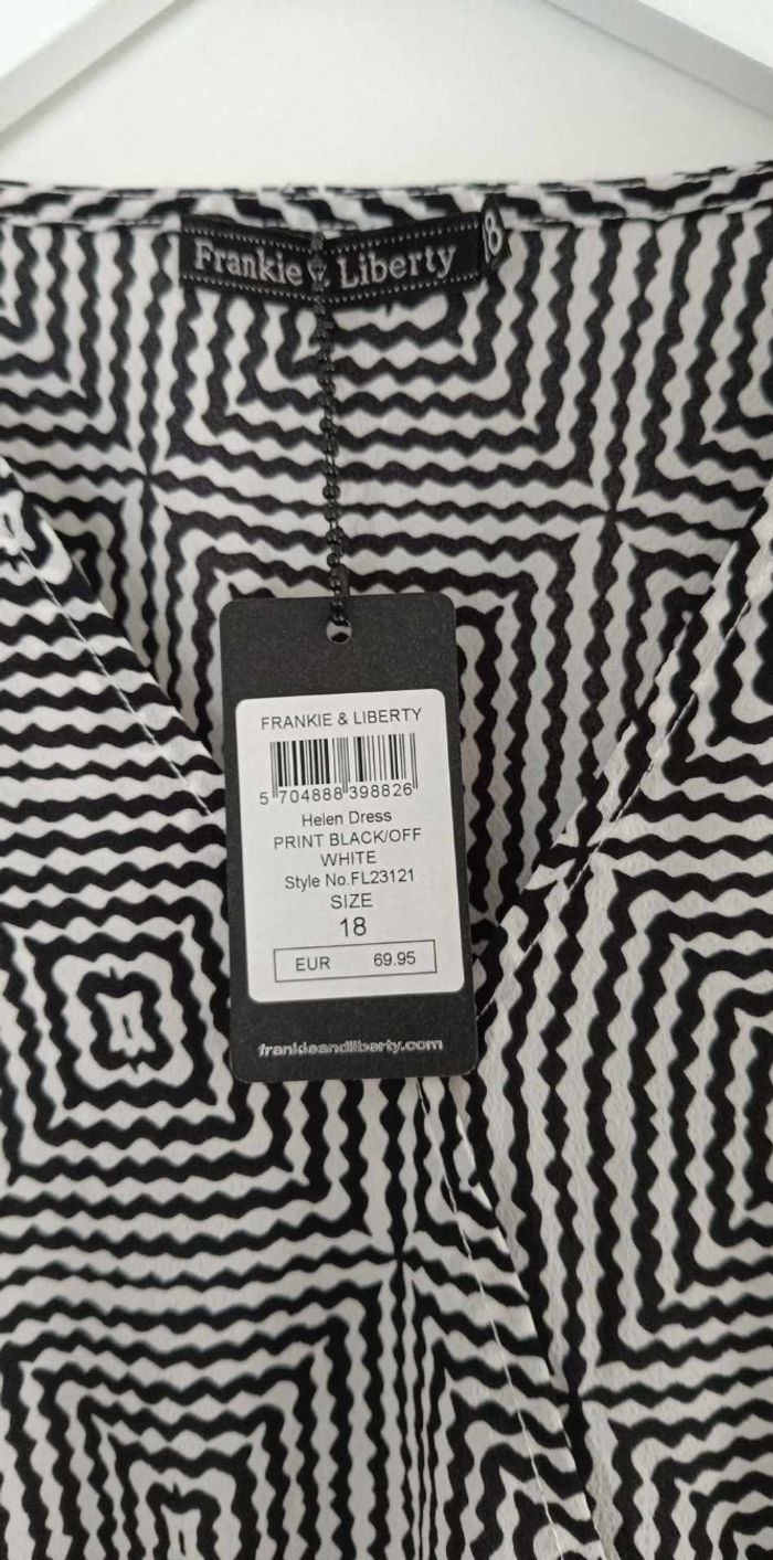 Robe Frankie & Liberty 18 ans - photo numéro 5