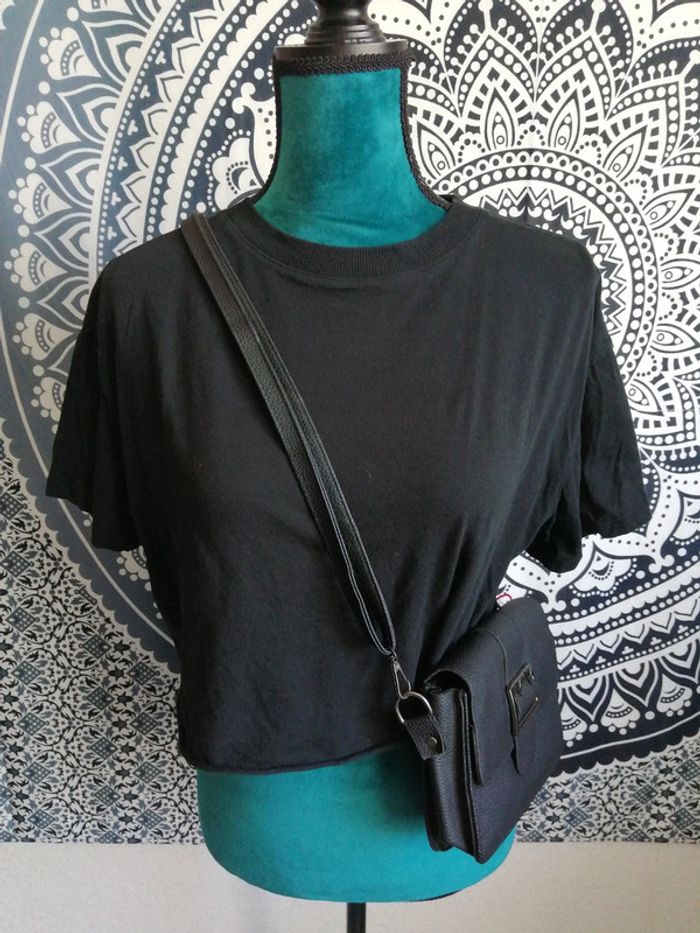 Tee-shirt noir crop top / jennyfer / (XS)