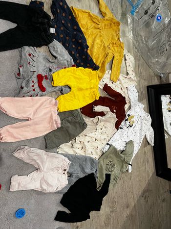 Lot 16 articles 6 mois