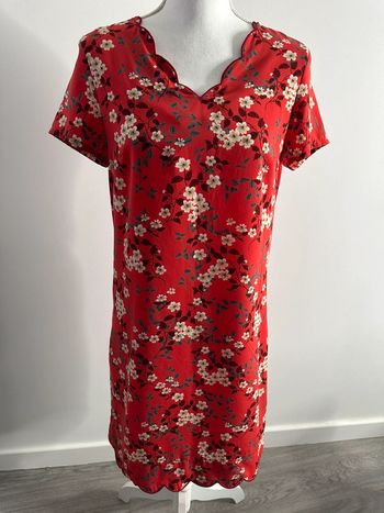 Robe à fleurs rouge et blanche Burton T36