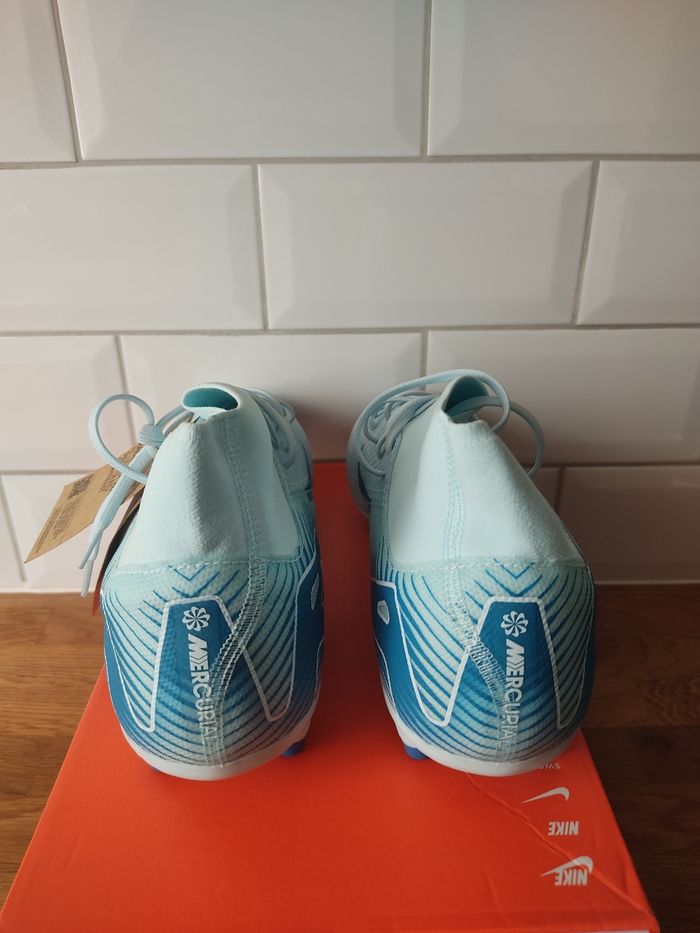 Crampons Nike T 45.5 - photo numéro 5