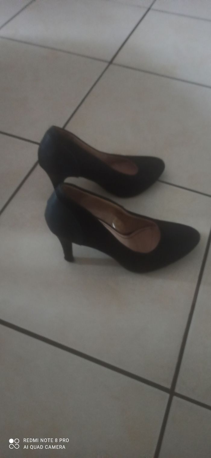 Chaussures noires a talons p. 38 - photo numéro 2