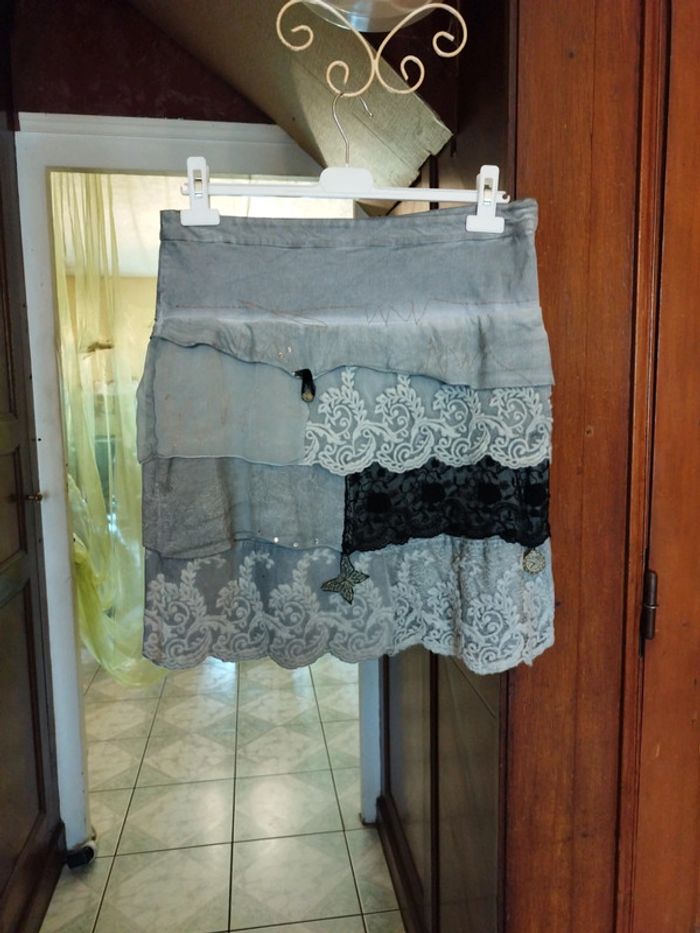 Jupe grise dentelle papillon vintage fleurs M/38 - photo numéro 2