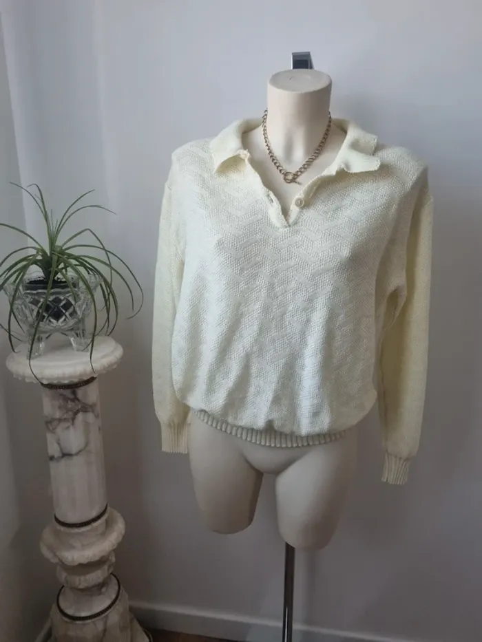 Pull tricoté jaune pâle vintage