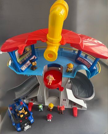Tour de Controle sonore et lumineuse Pat Patrouille Spin Master Pat Patrouille avec Chase et son véhicule et 7 autres figurines Pat Patrouille 