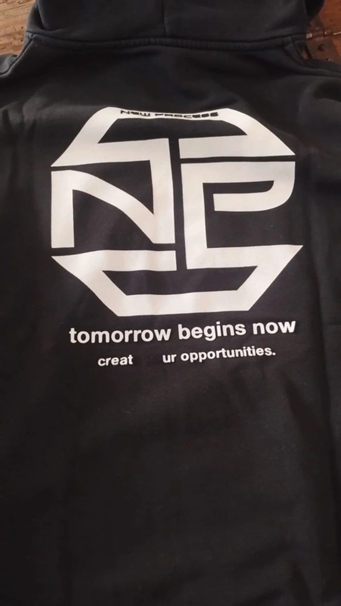 Sweat a capuche taille xs - photo numéro 2