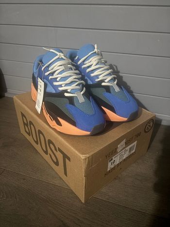 Yeezy 700 Boost Bright Blue en parfait état taille 44