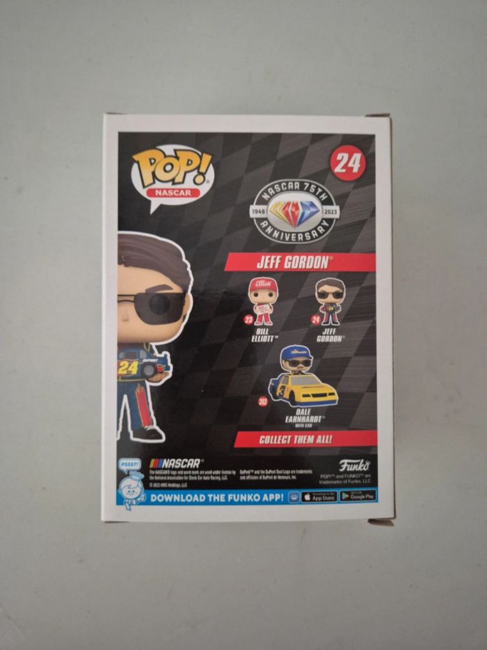 Pop Jeff Gordon with mini car - photo numéro 3