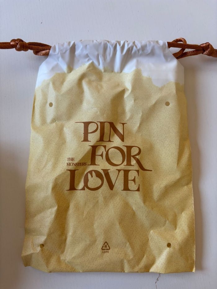 PopMart Labubu The Monsters Pin For Love « A » - photo numéro 4