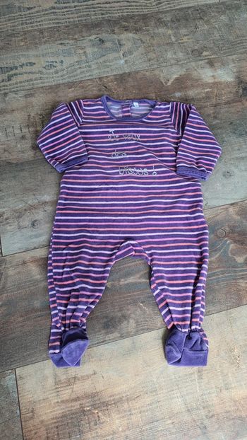 Pyjamas  12 mois en très bon état