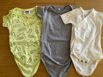 Lot 3 bodies 3 mois manches courtes