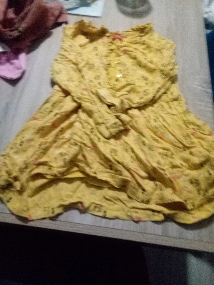 Robe jaune animaux forêt