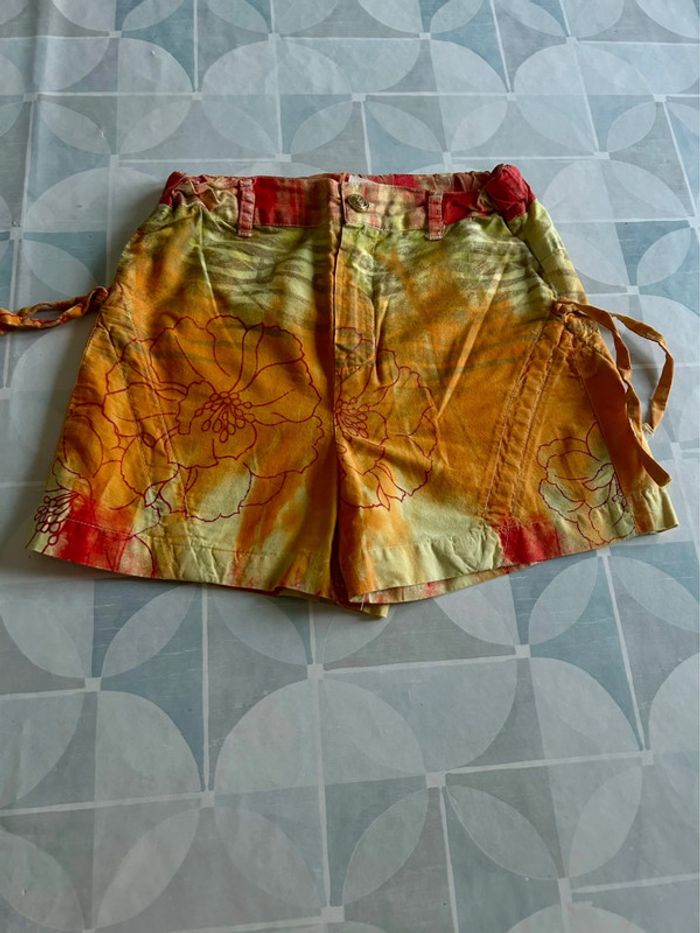 Short fille - 3 pommes - 5 ans - en très bon état
