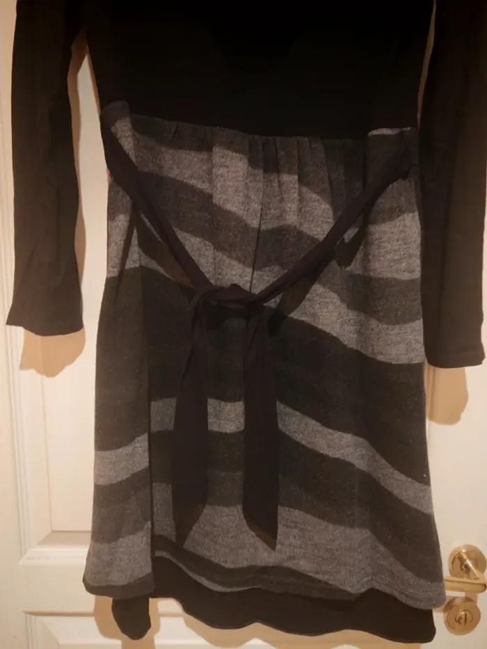 Robe noir et grise - photo numéro 4