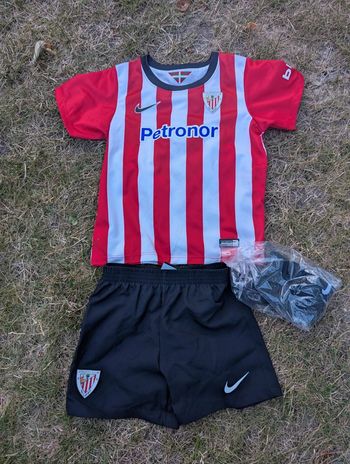 Tenue de foot Nike de l'Athletic Bilbao taille 3-4 ans