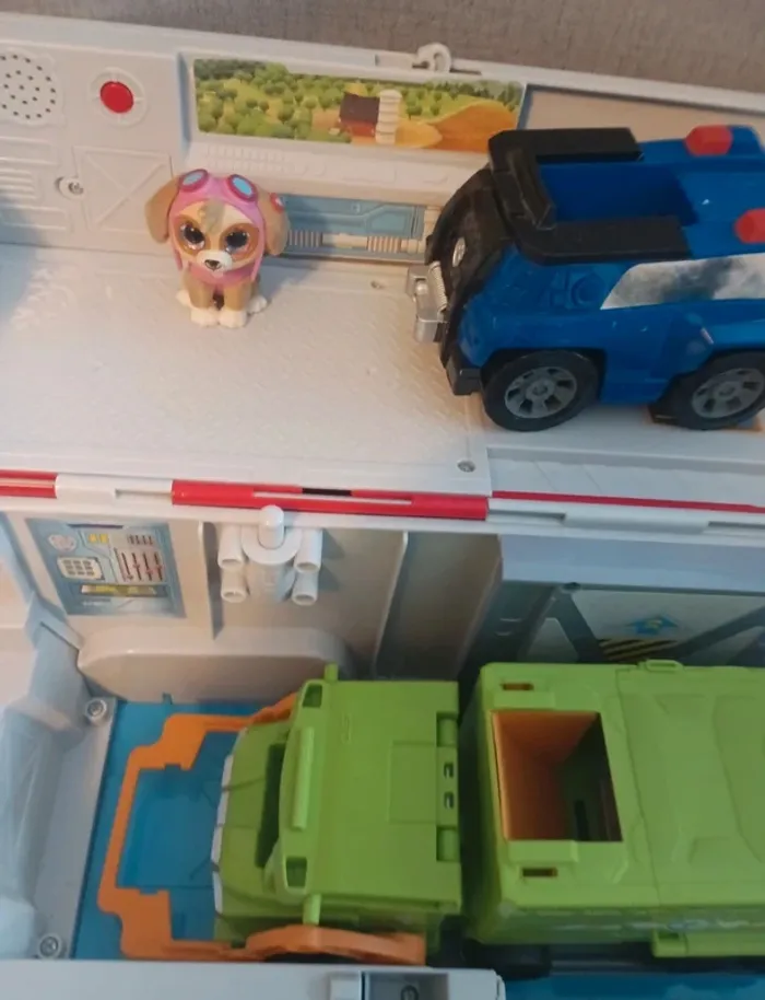 Grand camion sonore de la pat patrouille avec véhicules et figurines - photo numéro 4