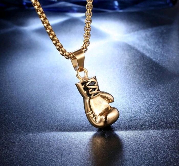 Collier gant de boxe