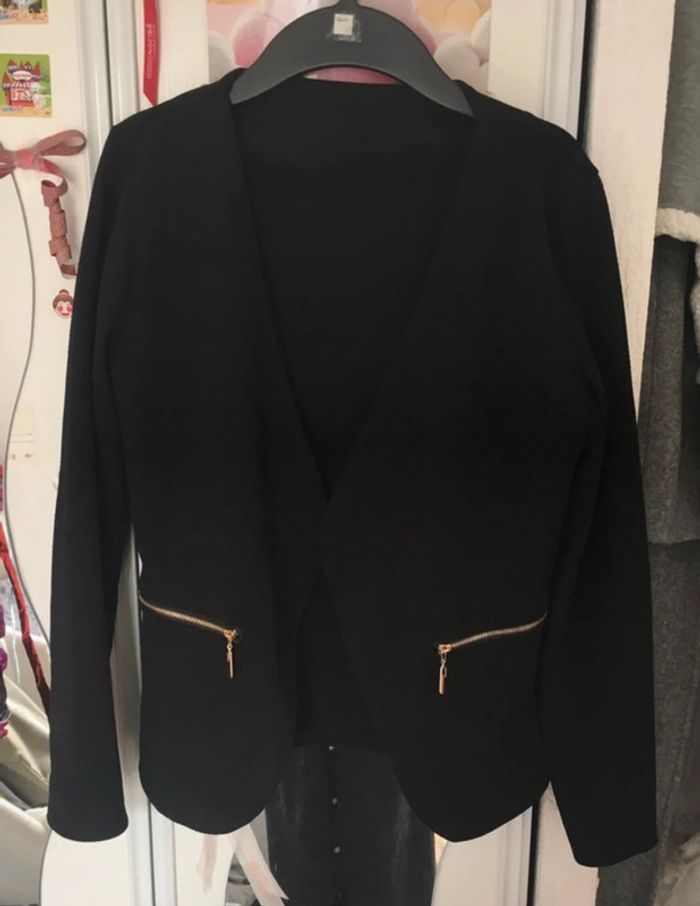Veste noir avec détaille doré, fabriqué en Italie, S