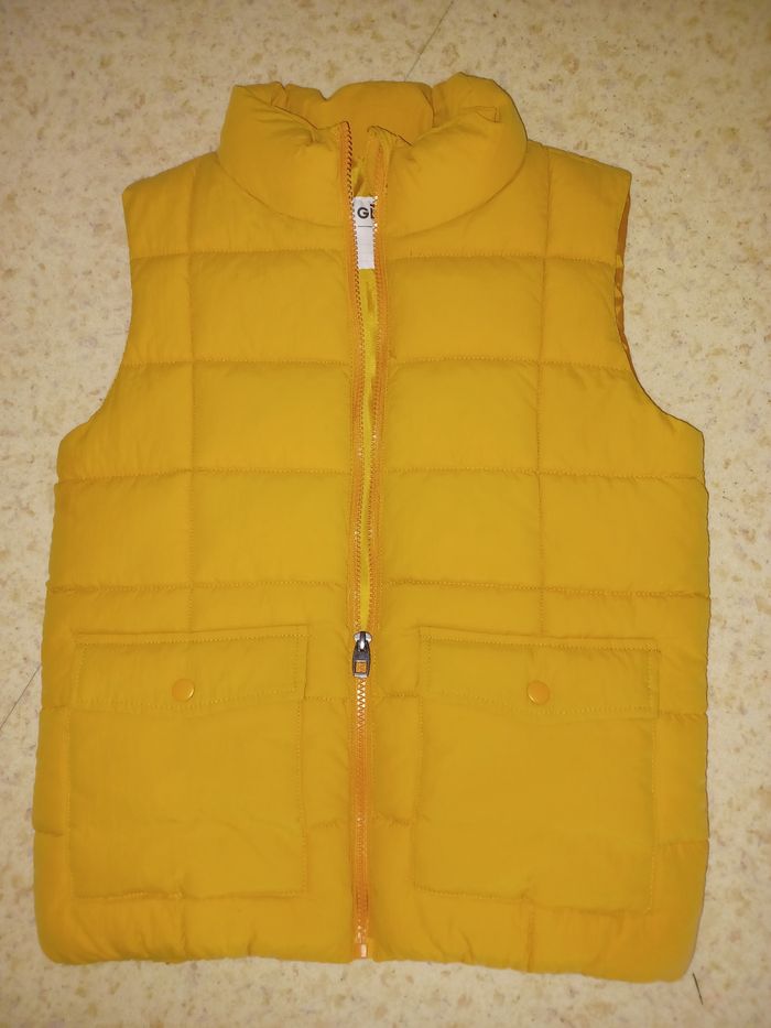 Doudoune sans manches garçon couleur moutarde Taille 10 ans