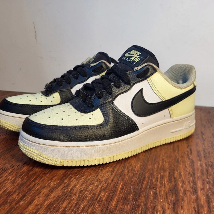 Nike Air Force 1 Barely Volt Taille 38