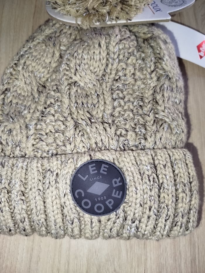Bonnet avec pompon - photo numéro 4