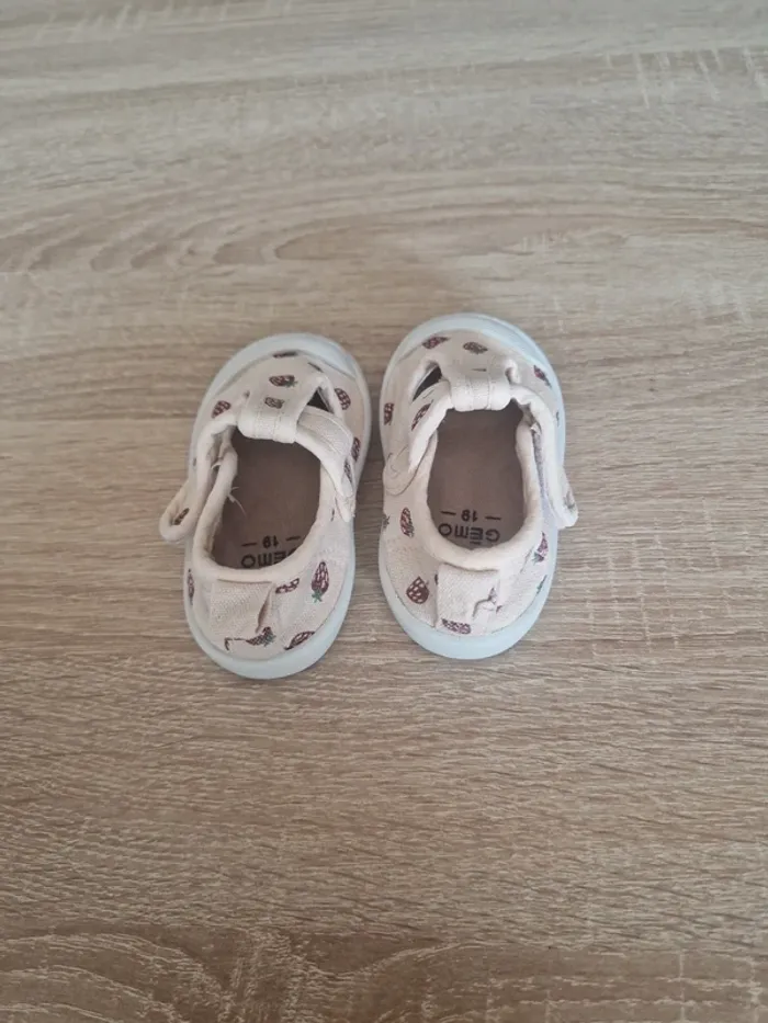 Chaussures taille 19 - photo numéro 3