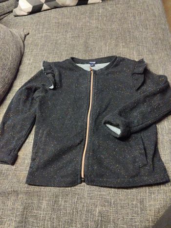 Jolie veste noire à paillettes multicolores