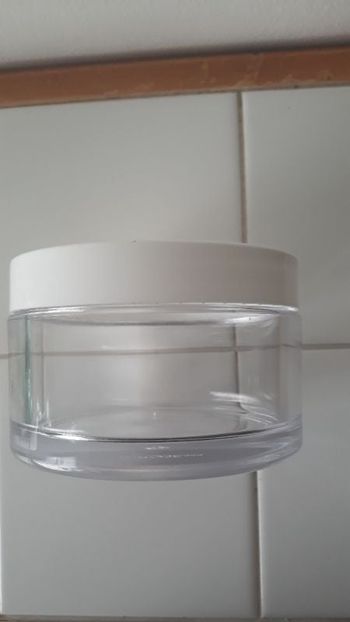 Pot en verre avec couvercle