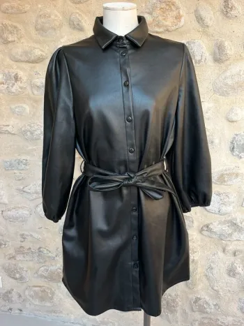 Jennyfer - Robe simili cuir noire fourrée manches ballon