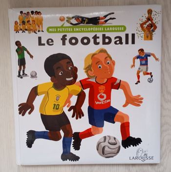 Livre Le football 
Collection Mes petites encyclopédies 
Éditions Larousse