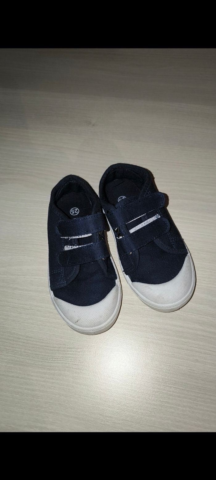 Basket bleu marine taille 25 - photo numéro 1