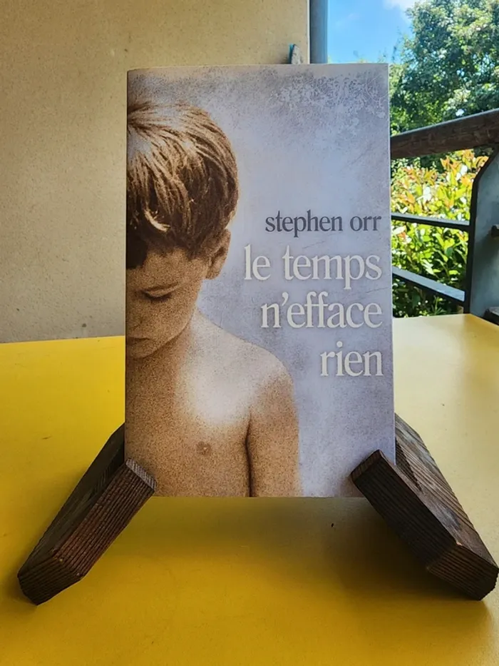 Livre broché "le temps n'efface rien" de Stephen Orr