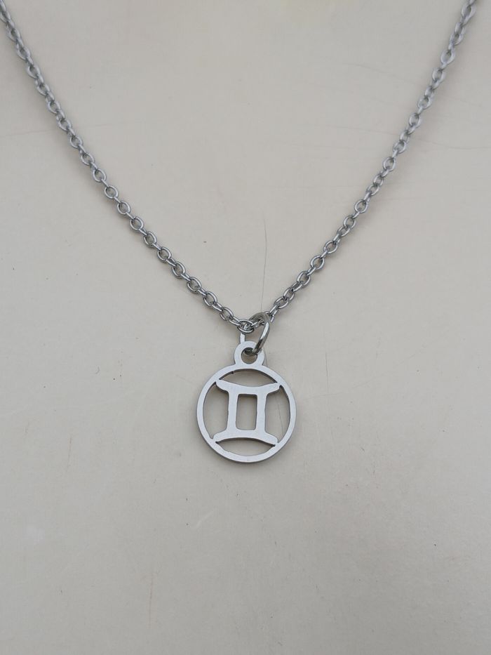 Collier en acier inoxydable argenté signe astrologique gémeaux ♊️
