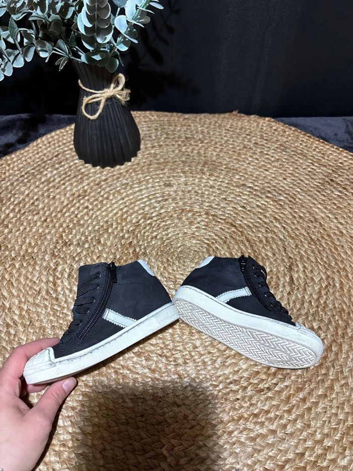Chaussures enfant pointure 25 - photo numéro 3
