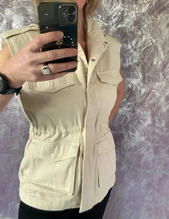 Veste en jean beige sans manches - photo numéro 3