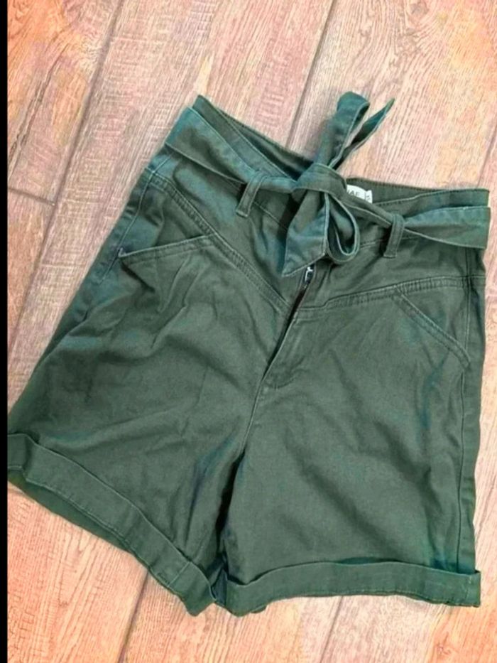 Short kaki - photo numéro 2