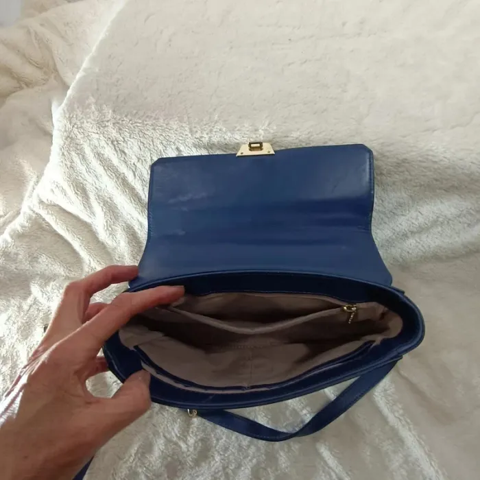 Sac bandoulière Lancaster bleu marine en cuir lisse, chaîne dorée amovible S046 - photo numéro 7